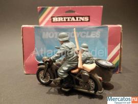 Солдатики 1/32 Britains Мотоцикл с экипажем Европейский фронт че 4